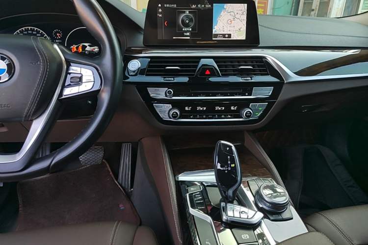 Used BMW 5 Series 2019 525Li Luxury Package Audio And AC Panel
