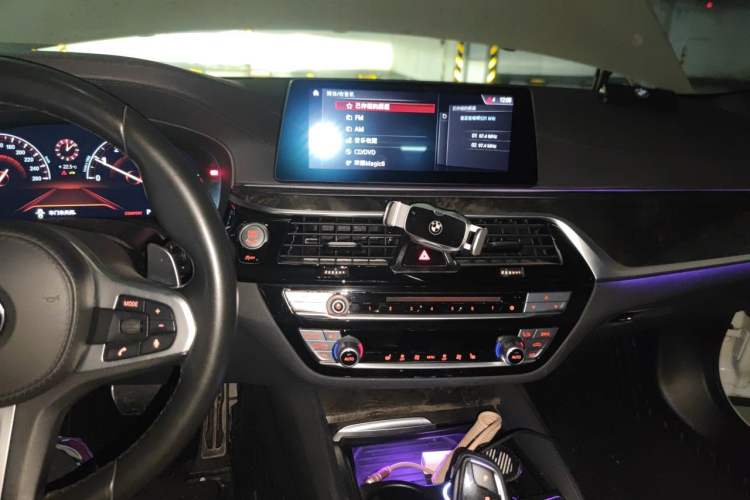 Used BMW 5 Series 2019 530Li Leading Model M Sport Package Audio And AC Panel