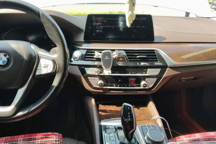 Used BMW 5 Series 2019 525Li Luxury Package Audio And AC Panel