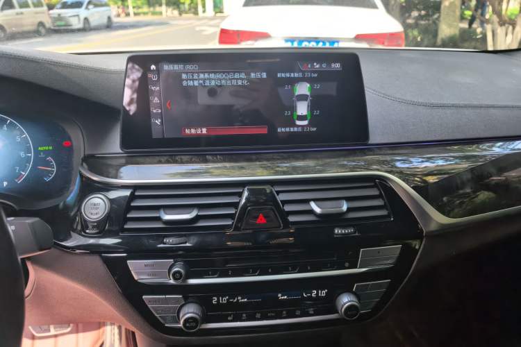 Used BMW 5 Series 2019 525Li M Sport Package Audio And AC Panel