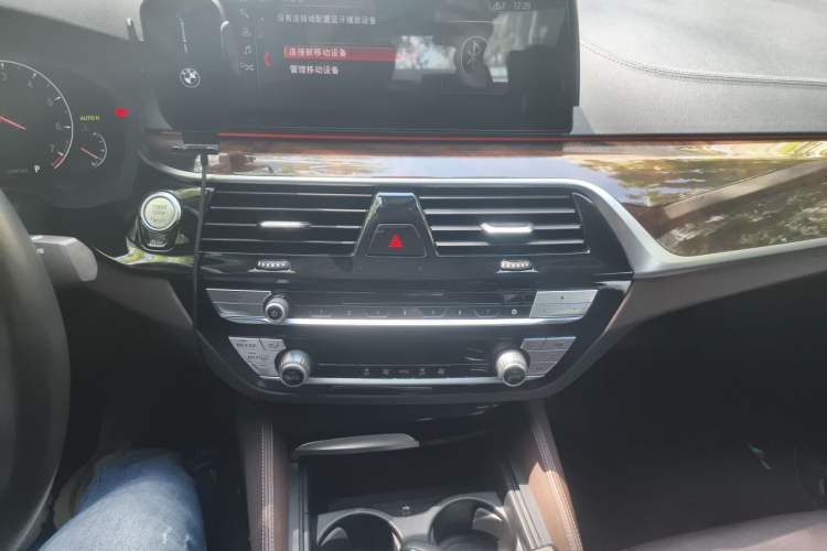 Used BMW 5 Series 2019 525Li Luxury Package Audio And AC Panel