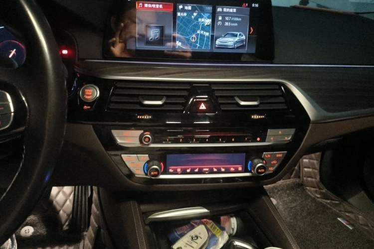 Used BMW 5 Series 2019 Facelifted 530Li Luxury Edition Premium Package Audio And AC Panel