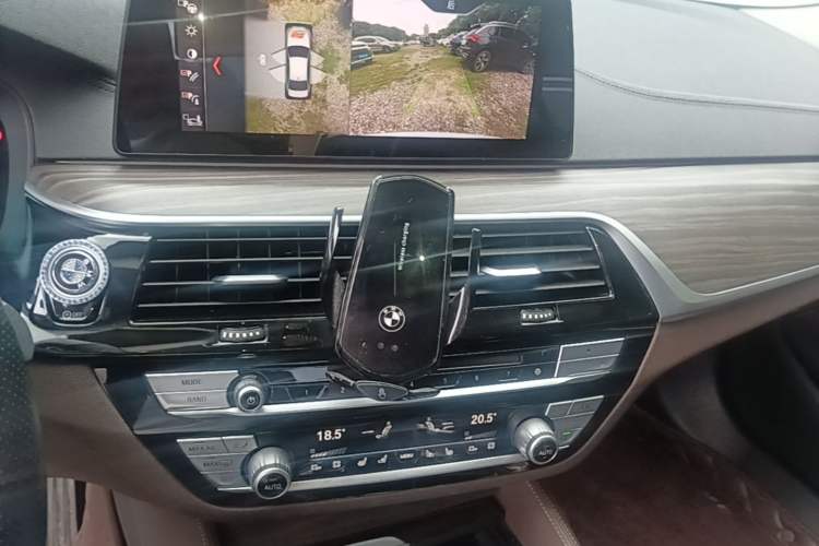 Used BMW 5 Series 2019 Facelifted 530Li Luxury Edition Premium Package Audio And AC Panel