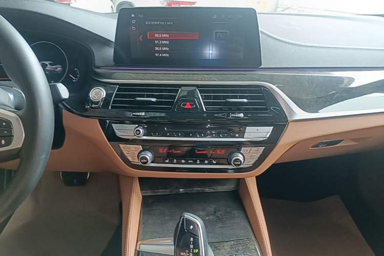 Used BMW 5 Series 2019 530Li Leading Model M Sport Package Audio And AC Panel