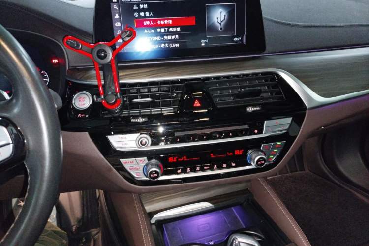 Used BMW 5 Series 2019 530Li Leading Model Luxury Package Audio And AC Panel