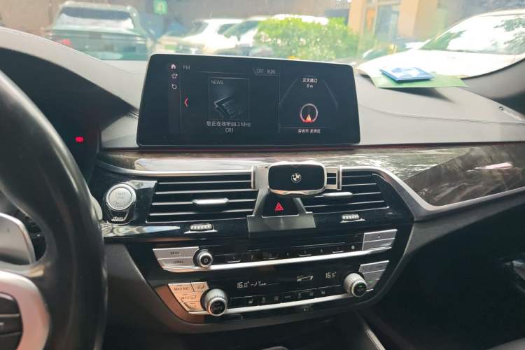 Used BMW 5 Series 2019 530Li Leading Model M Sport Package Audio And AC Panel