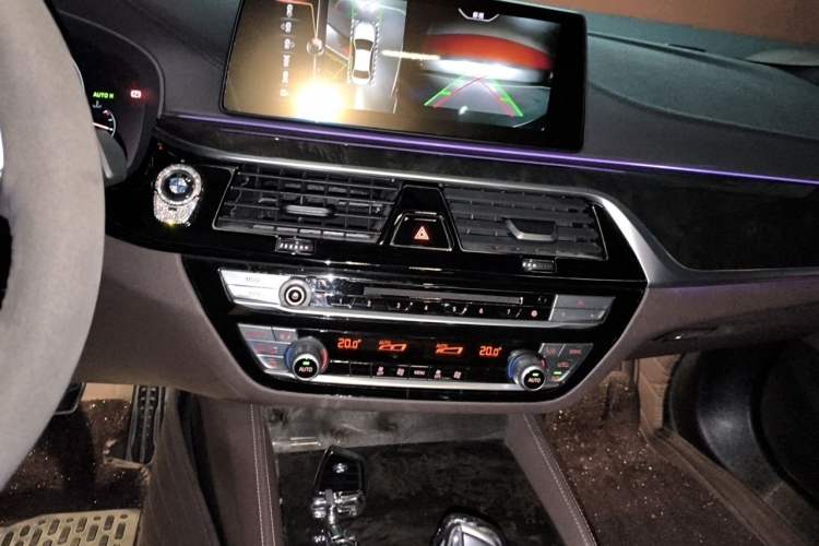 Used BMW 5 Series 2019 525Li M Sport Package Audio And AC Panel