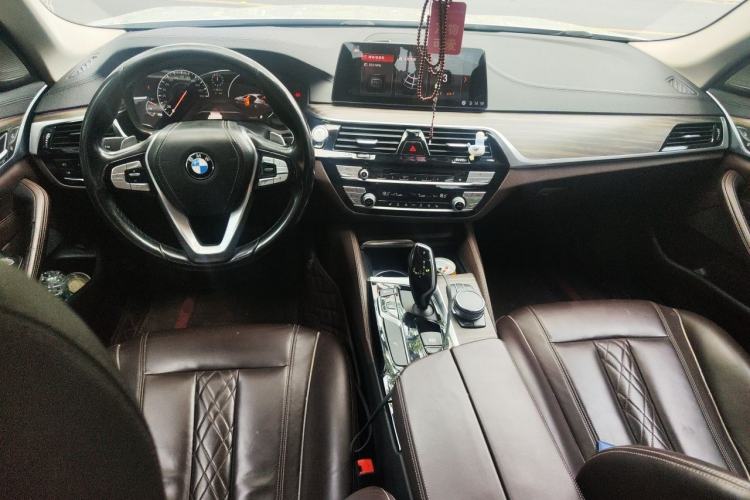 Used BMW 5 Series 2019 530Li xDrive Luxury Package Center Console