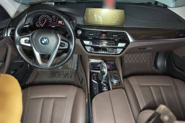 Used BMW 5 Series 2019 Facelifted 525Li Luxury Package Center Console