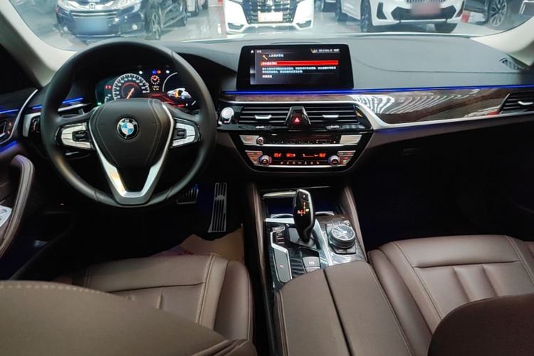 Used BMW 5 Series 2019 Facelifted 525Li Luxury Package Center Console