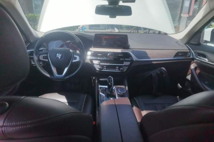 Used BMW 5 Series 2019 Facelifted 530Li Luxury Edition Premium Package Center Console