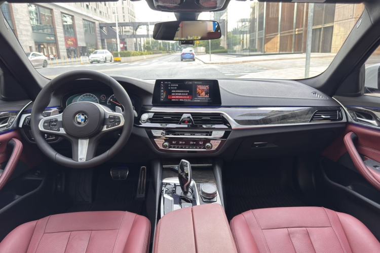 Used BMW 5 Series 2019 Facelifted 530Li Leading Edition M Sport Package Center Console