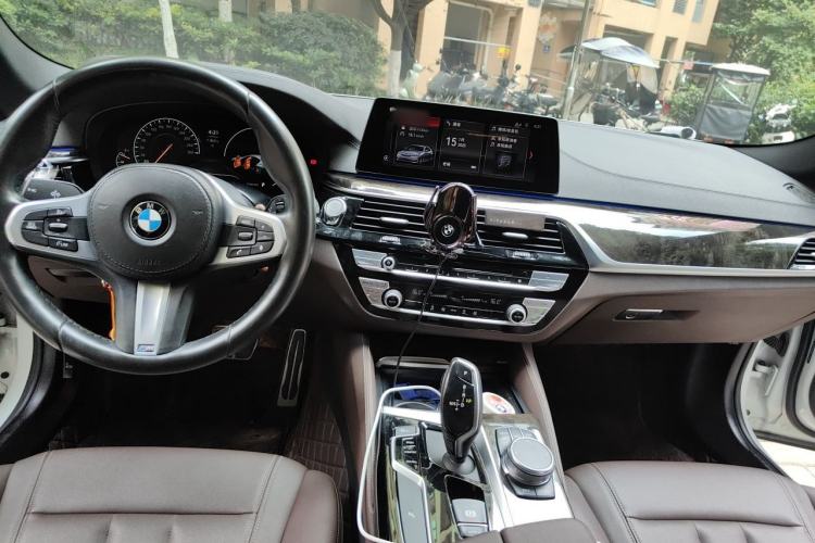 Used BMW 5 Series 2019 525Li M Sport Package Center Console