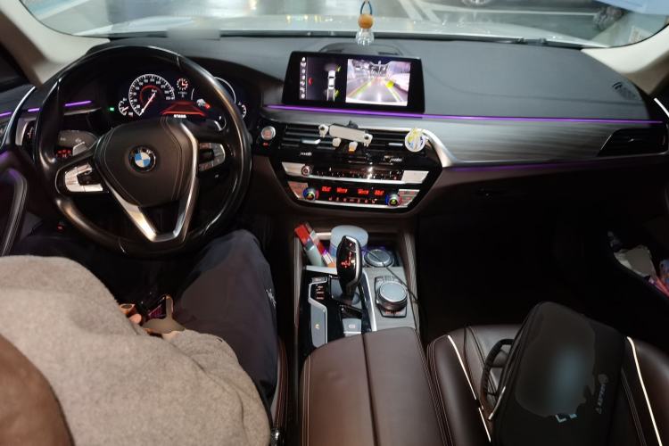 Used BMW 5 Series 2019 530Li xDrive Luxury Package Center Console