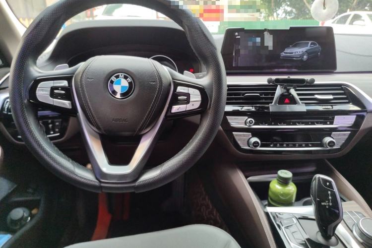 Used BMW 5 Series 2019 Facelifted 530Li Leading Edition Luxury Package Center Console