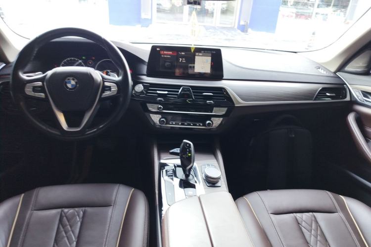 Used BMW 5 Series 2019 530Li xDrive Luxury Package Center Console