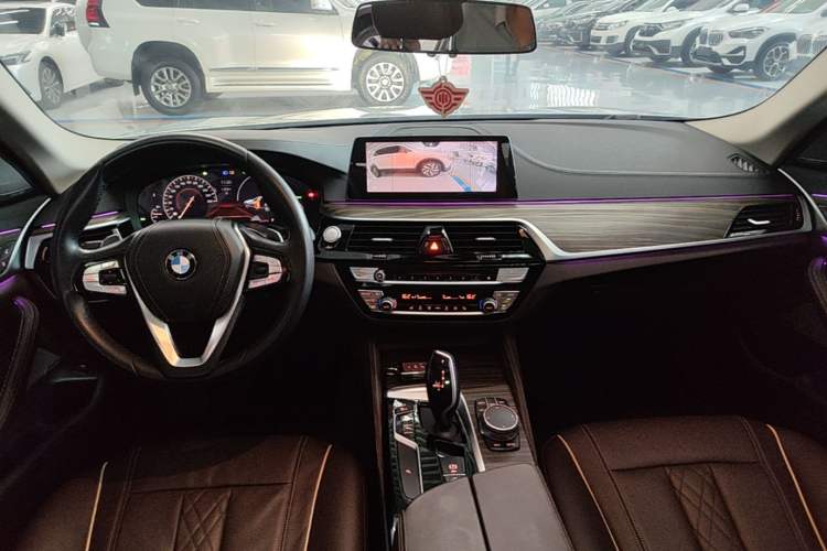 Used BMW 5 Series 2019 Facelifted 530Li Leading Edition Luxury Package Center Console