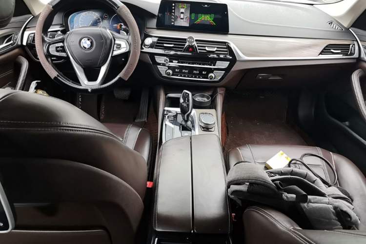 Used BMW 5 Series 2019 530Li Leading Model Luxury Package Center Console