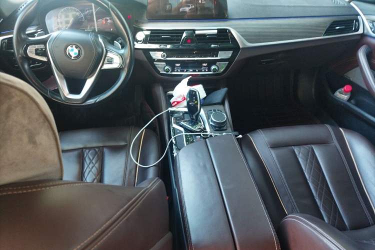 Used BMW 5 Series 2019 530Li Luxury Edition Premium Package Center Console