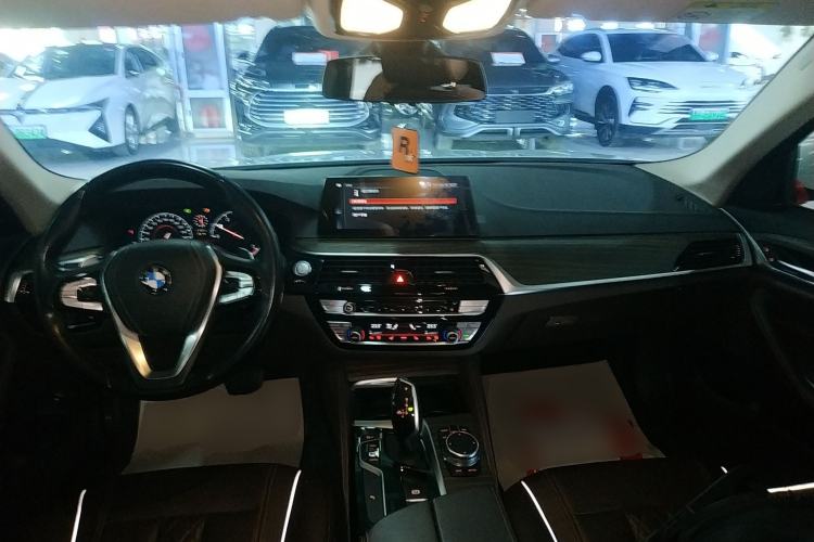 Used BMW 5 Series 2019 530Li xDrive Luxury Package Center Console