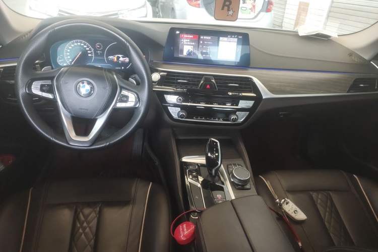 Used BMW 5 Series 2019 Facelifted 530Li Leading Edition Luxury Package Center Console