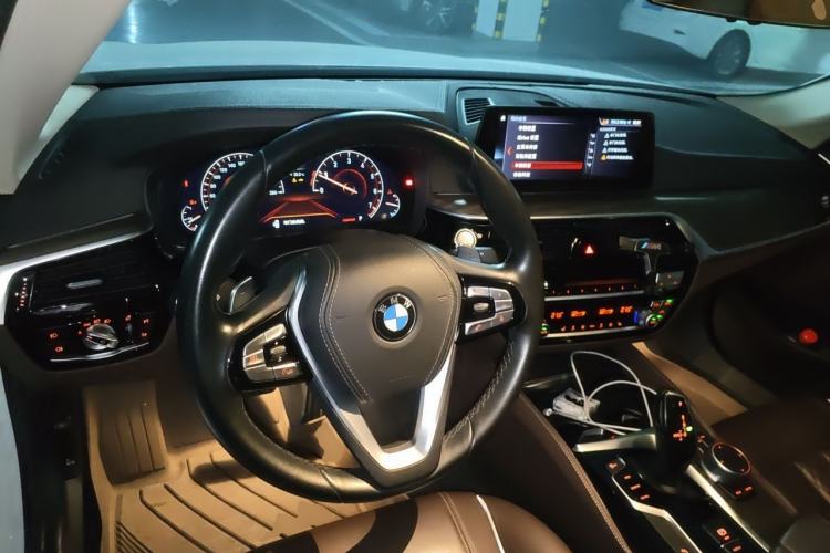 Used BMW 5 Series 2019 530Li Leading Model Luxury Package Center Console
