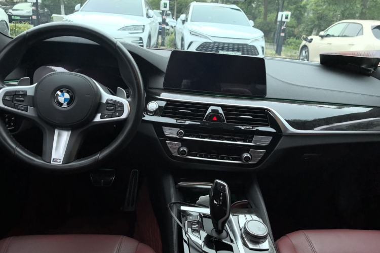 Used BMW 5 Series 2019 Facelifted 530Li Leading Edition M Sport Package Center Console