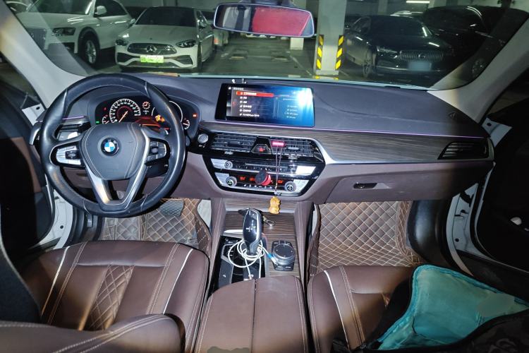 Used BMW 5 Series 2019 530Li Leading Model Luxury Package Center Console