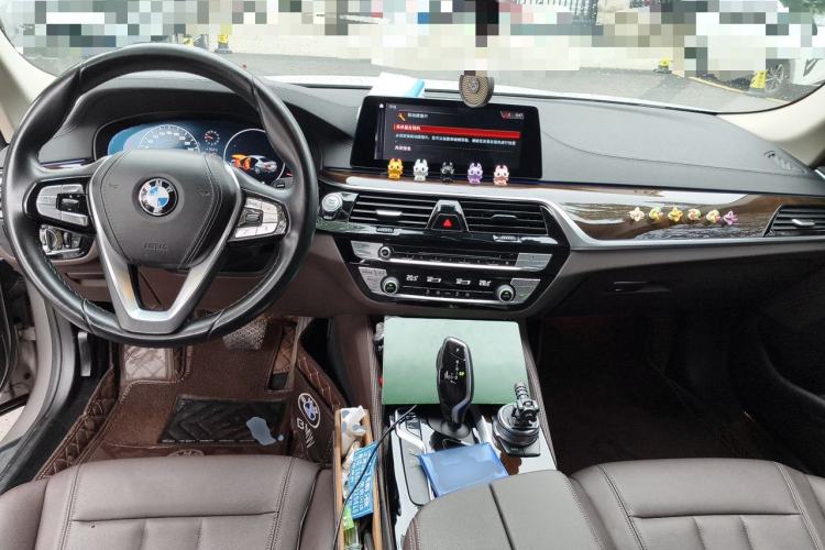 Used BMW 5 Series 2019 Facelifted 525Li Luxury Package Center Console