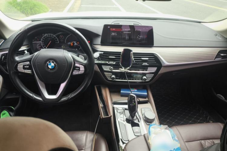 Used BMW 5 Series 2019 Facelifted 530Li Leading Edition Luxury Package Center Console