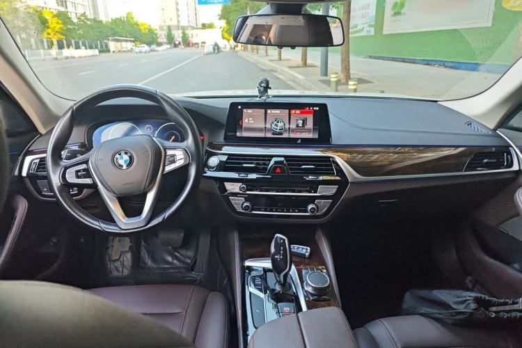 Used BMW 5 Series 2019 Facelifted 525Li Luxury Package Center Console