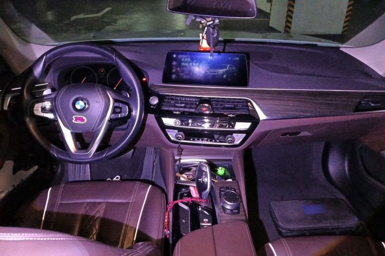 Used BMW 5 Series 2019 Facelifted 530Li Leading Edition Luxury Package Center Console