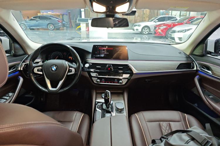 Used BMW 5 Series 2019 530Li xDrive Luxury Package Center Console