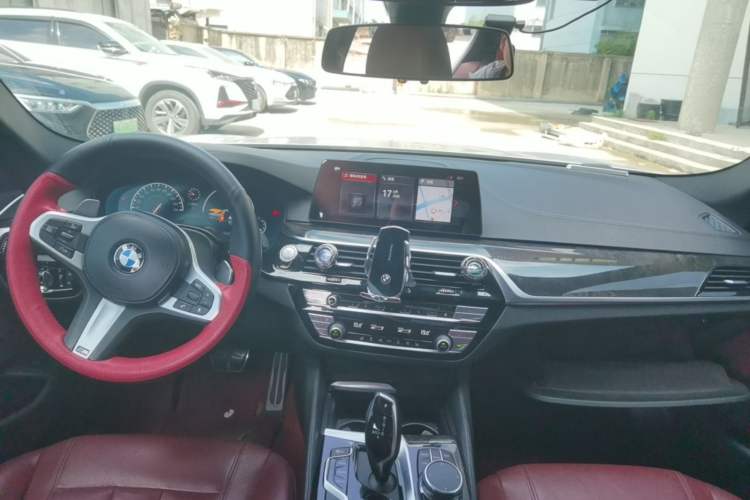 Used BMW 5 Series 2019 530Li Leading Model M Sport Package Center Console