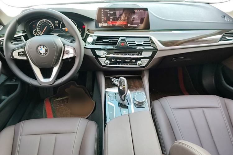 Used BMW 5 Series 2019 Facelifted 525Li Luxury Package Center Console