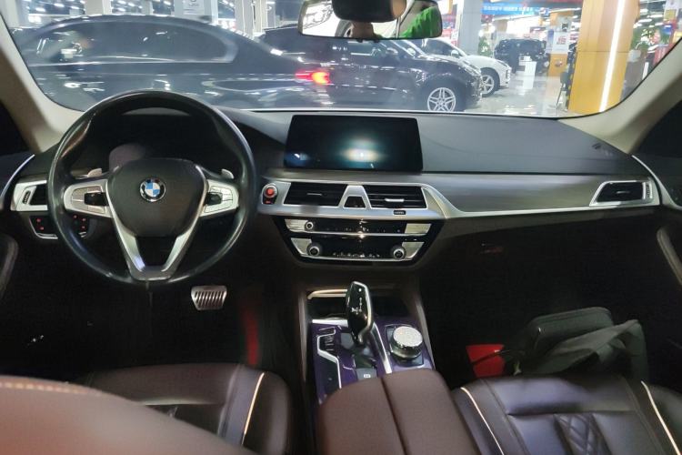 Used BMW 5 Series 2019 530Li Leading Model Luxury Package Center Console