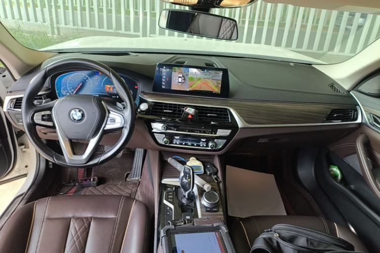 Used BMW 5 Series 2019 Facelifted 530Li Luxury Edition Premium Package Center Console