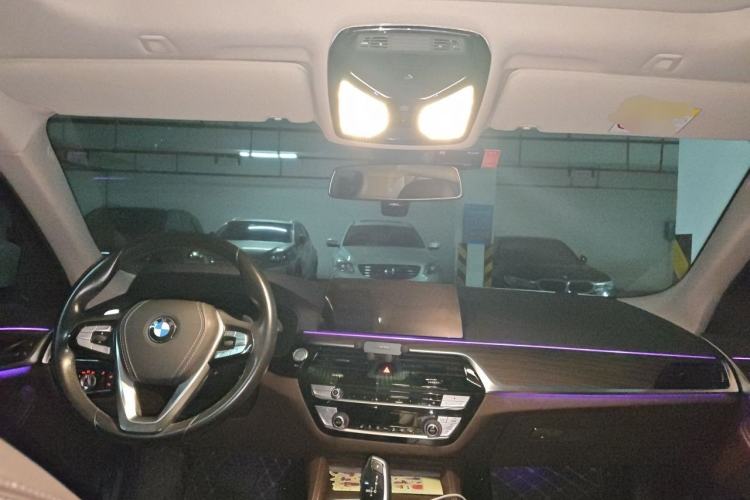 Used BMW 5 Series 2019 Facelifted 530Li Leading Edition Luxury Package Center Console