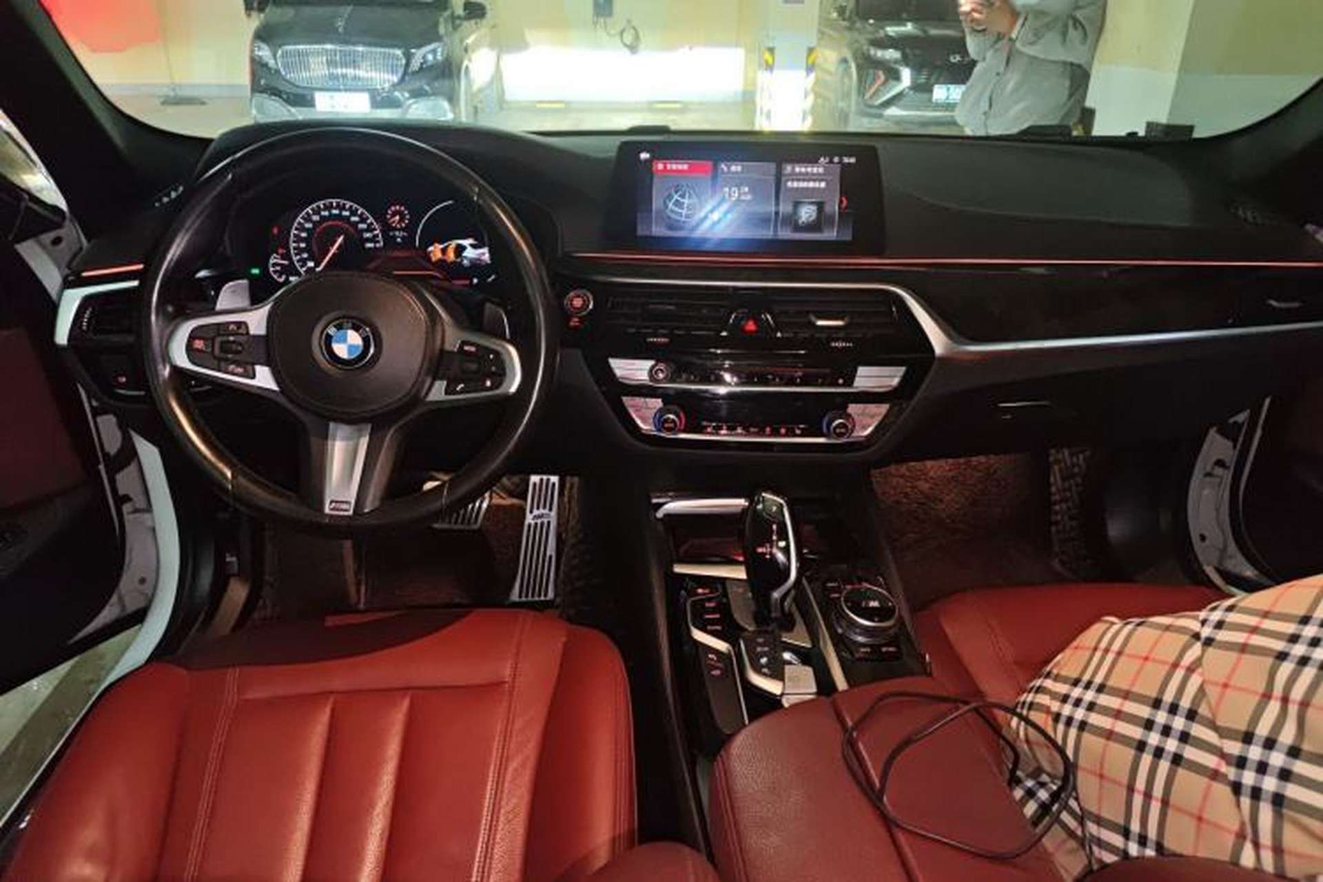 Used BMW 5 Series 2019 Facelifted 530Li Leading Edition M Sport Package Center Console