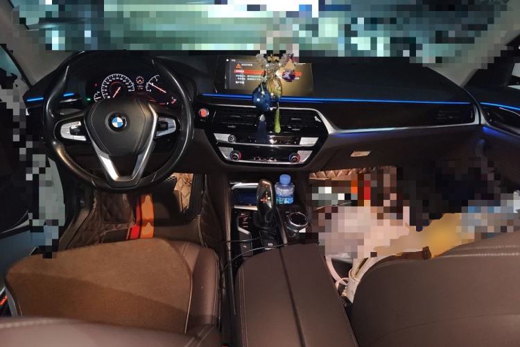 Used BMW 5 Series 2019 Facelifted 525Li Luxury Package Center Console