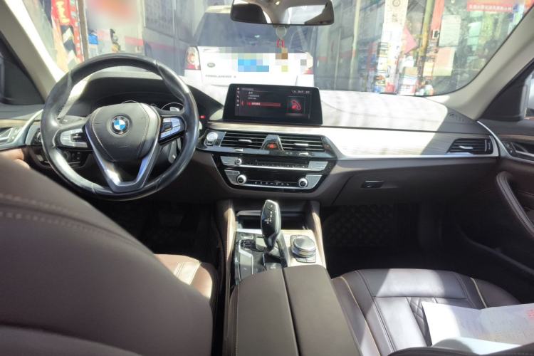 Used BMW 5 Series 2019 530Li Leading Model Luxury Package Center Console