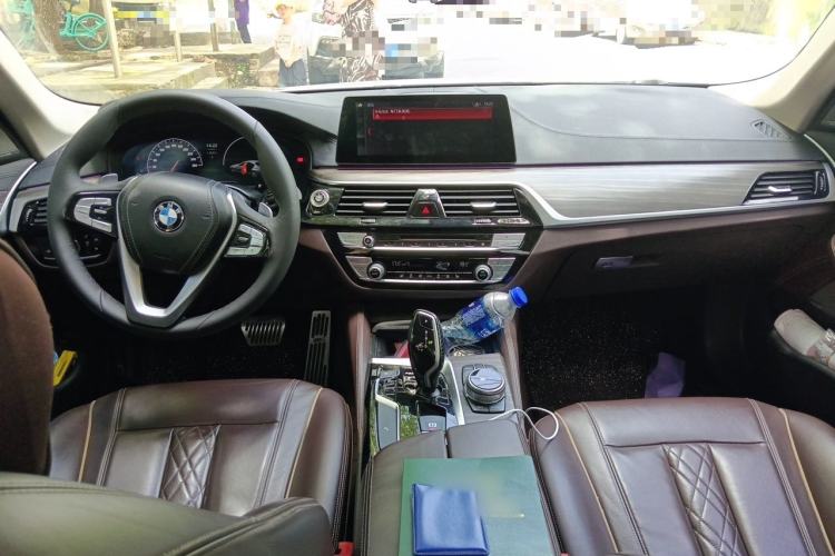 Used BMW 5 Series 2019 Facelifted 530Li Leading Edition Luxury Package Center Console