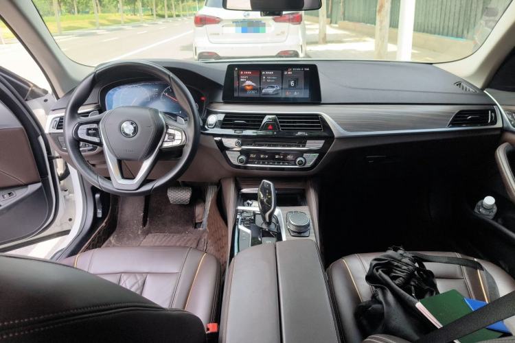 Used BMW 5 Series 2019 Facelifted 530Li Leading Edition Luxury Package Center Console