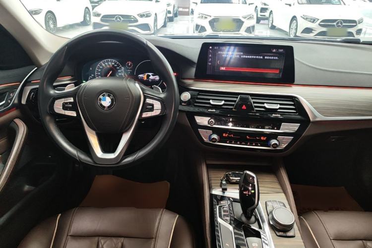 Used BMW 5 Series 2019 Facelifted 530Li Leading Edition Luxury Package Center Console