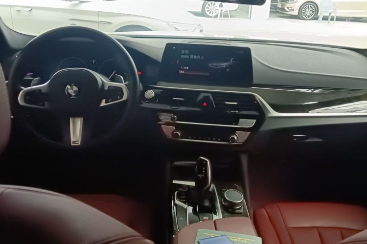 Used BMW 5 Series 2019 530Li Leading Model M Sport Package Center Console
