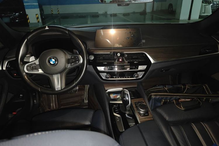 Used BMW 5 Series 2019 530i M Sport Package Center Console