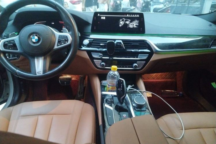 Used BMW 5 Series 2019 530Li Leading Model M Sport Package Center Console