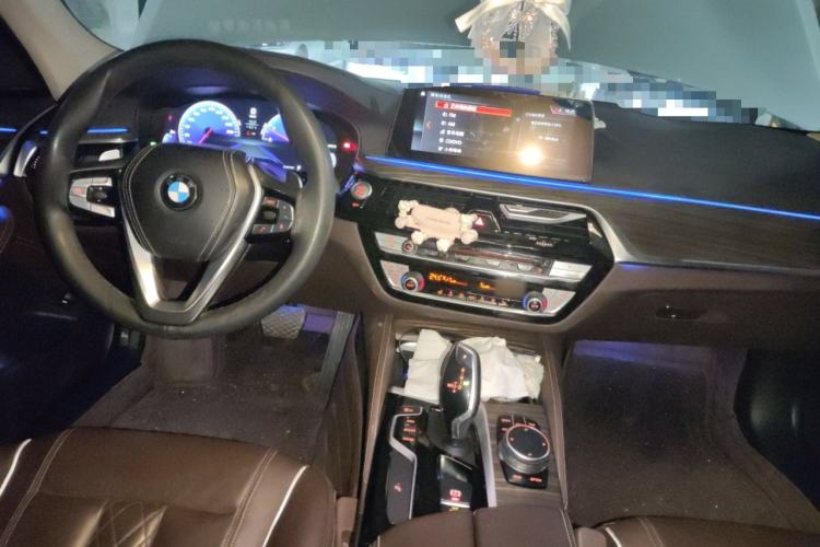 Used BMW 5 Series 2019 Facelifted 530Li Luxury Edition Premium Package Center Console