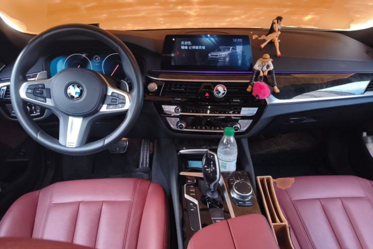 Used BMW 5 Series 2019 Facelifted 530Li Leading Edition M Sport Package Center Console