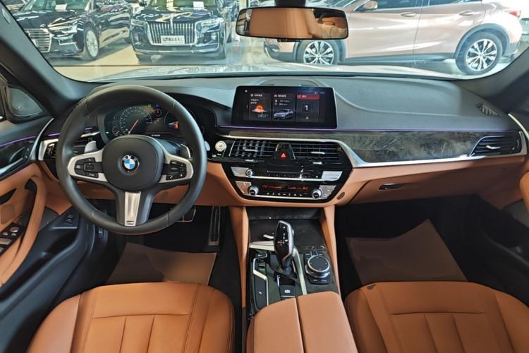 Used BMW 5 Series 2019 530Li Leading Model M Sport Package Center Console
